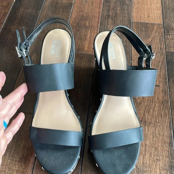 Bleecker and Bond Sandra  Leather Wedge Black Studded Platform Sandals  Size 10 - Picture 4 of 14